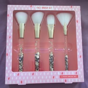 4 piece Make Up Brush Set